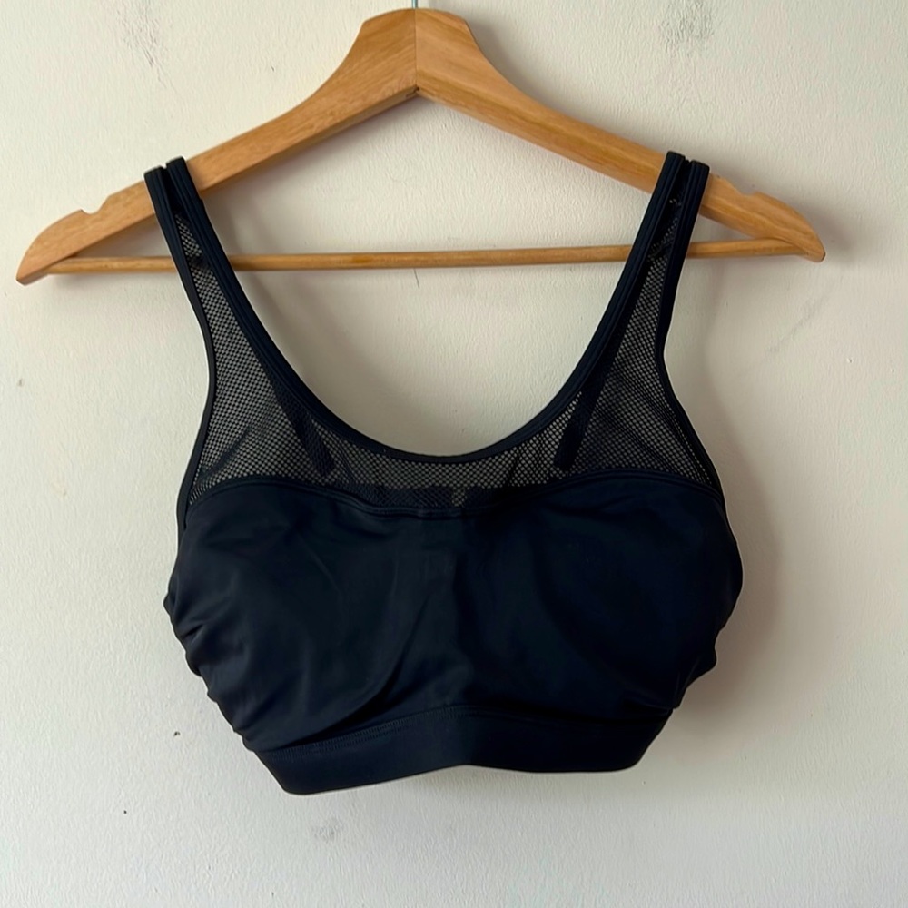 Athleta sports bra size 32D